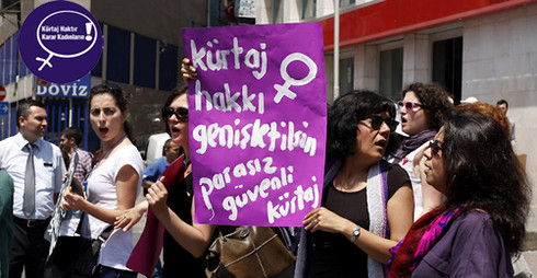 Kadınlar Kürtaj Yasağına Karşı Sokağa Çıkıyor