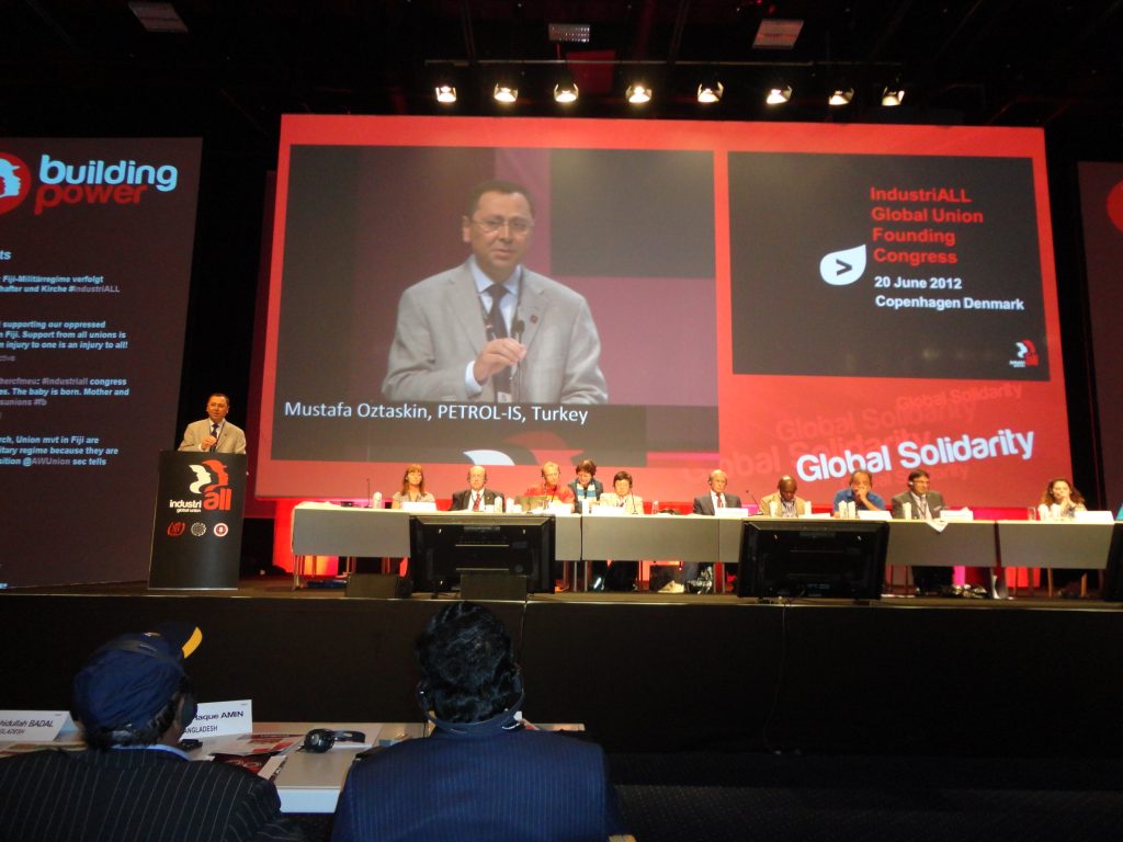 Küresel Sanayi İşçileri Federasyonu IndustriALL kuruldu.