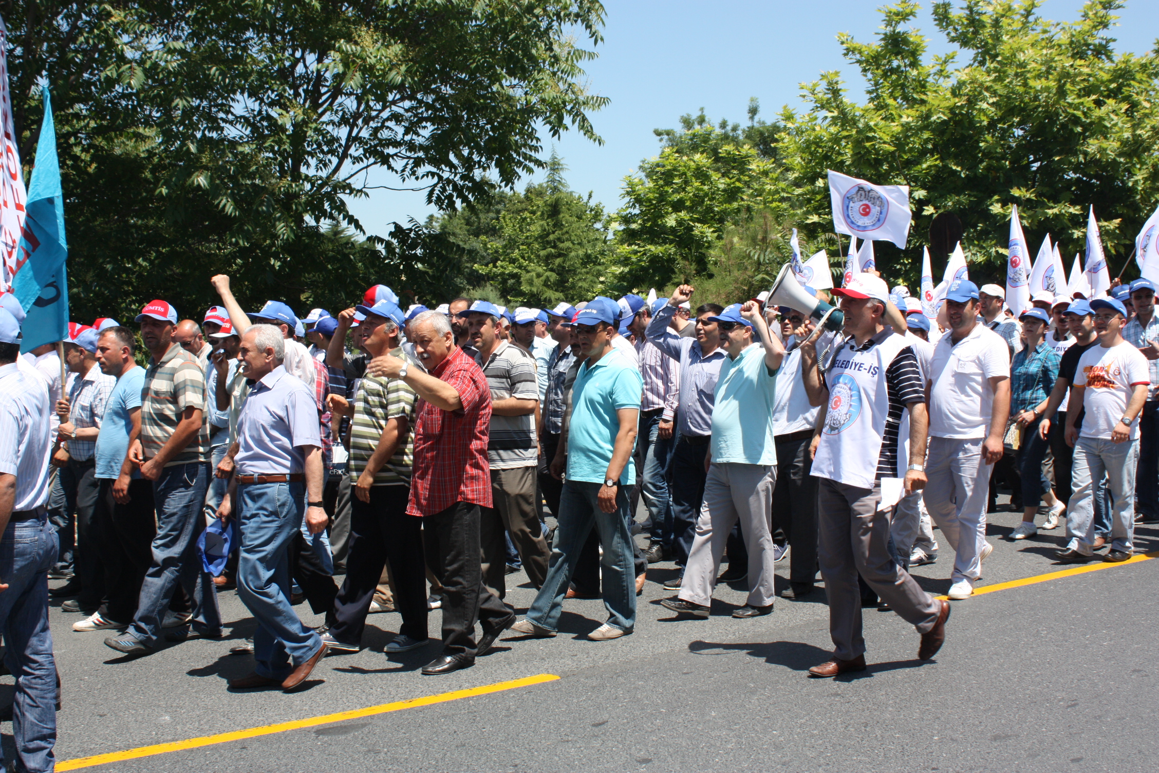 Sendikal Güç Birliği Platformu Hava-İş üyelerini direnişlerinin 12. gününde ziyaret ederek Türkiye genelinde eylemli mücadele başlattı.