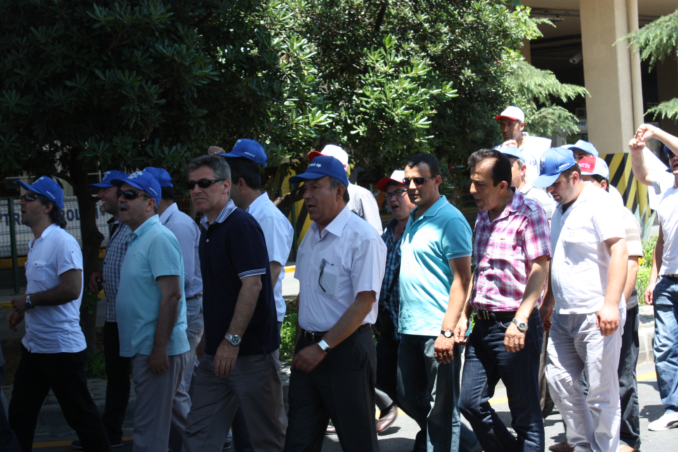 Sendikal Güç Birliği Platformu Hava-İş üyelerini direnişlerinin 12. gününde ziyaret ederek Türkiye genelinde eylemli mücadele başlattı.