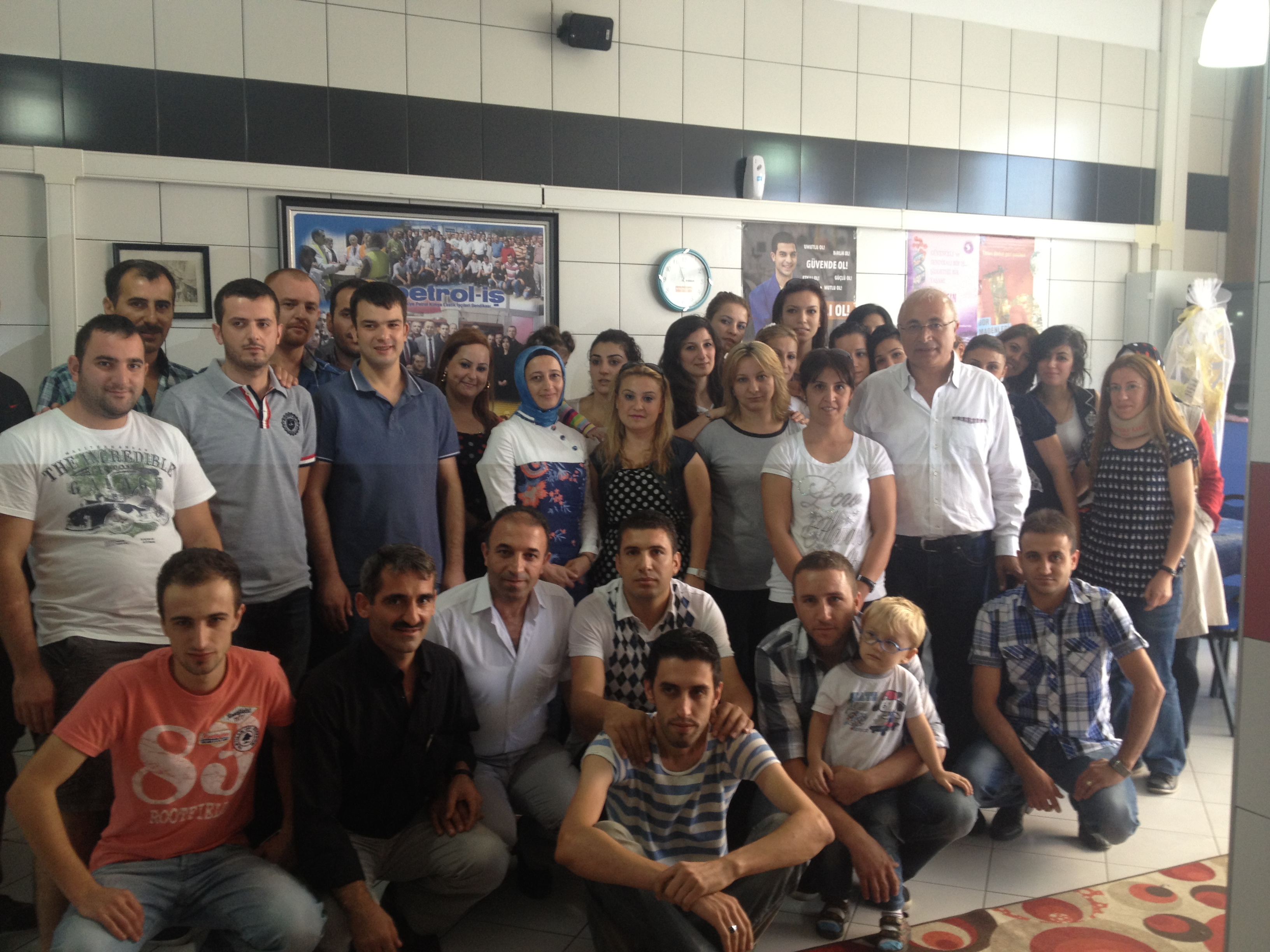 Bursa Şubemizden emekli üyelerimize plaket