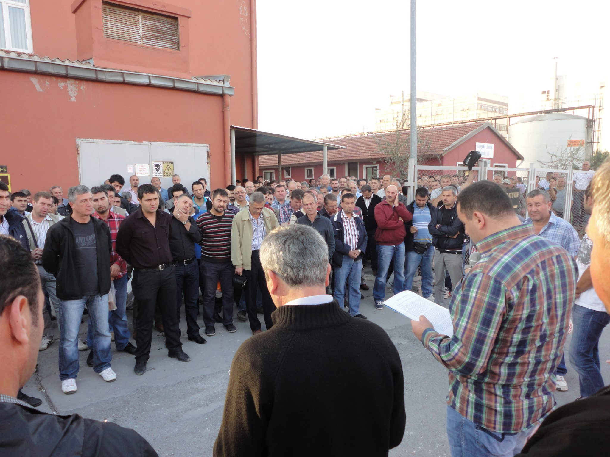 Bandırma Şubemiz Sendikalar ve Toplu İş Sözleşmesi Yasa Tasarısını Potesto Eyleminde