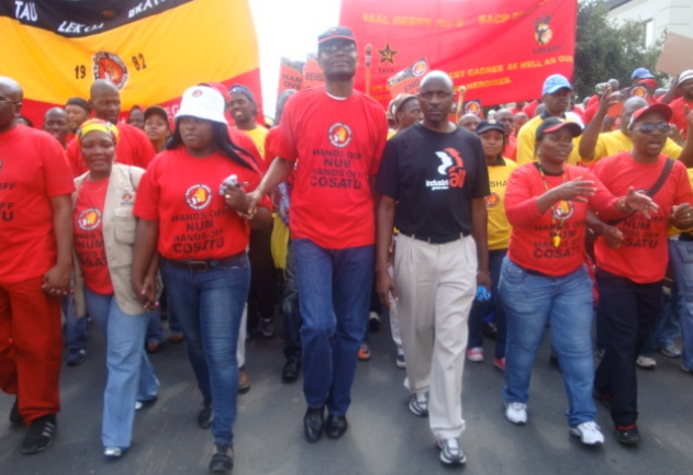 Güney Afrika'da platin işçileri yürüdü