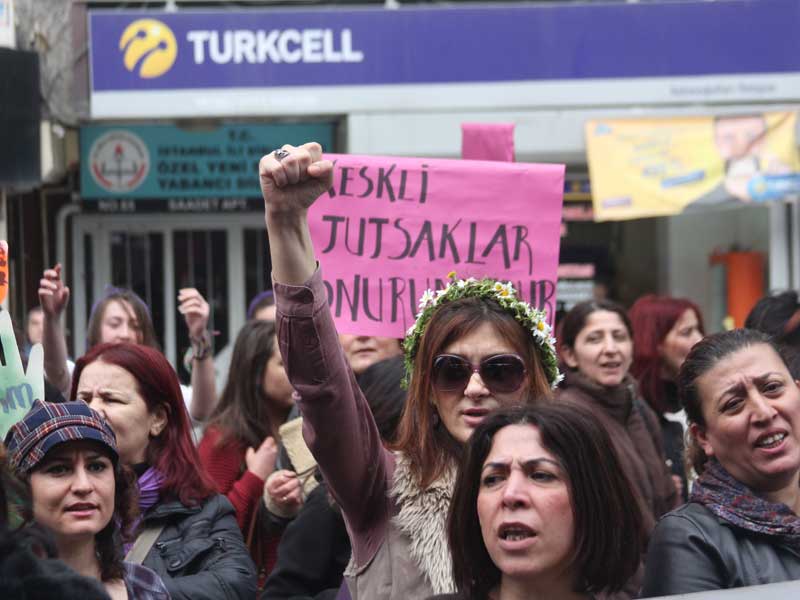 Kamuda neo-liberal muhafazakar dönüşüm ve kadınlar
