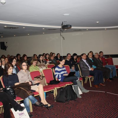 Karanlık tablodan sızan ışık: Petrol-İş Kadın Dergisi