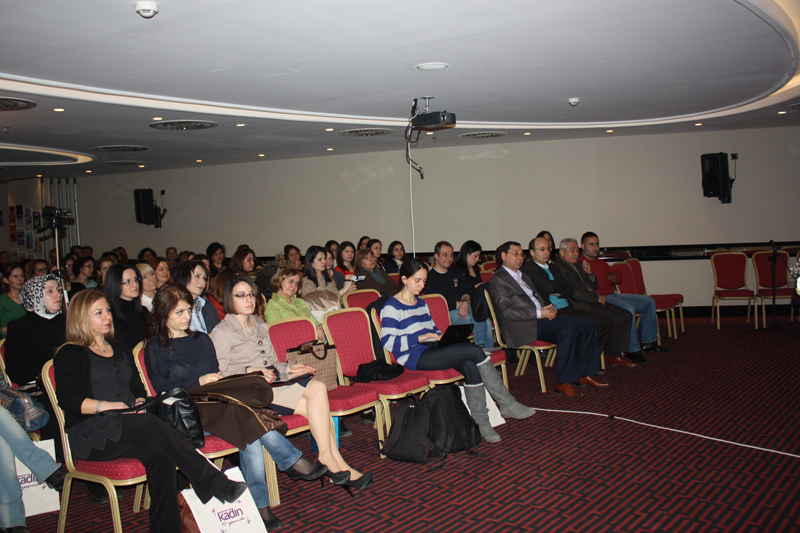 Karanlık tablodan sızan ışık: Petrol-İş Kadın Dergisi