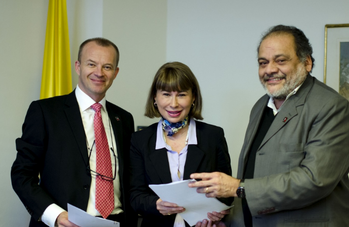 IndustriALL yönetimi Kolombiya elçisiyle görüştü