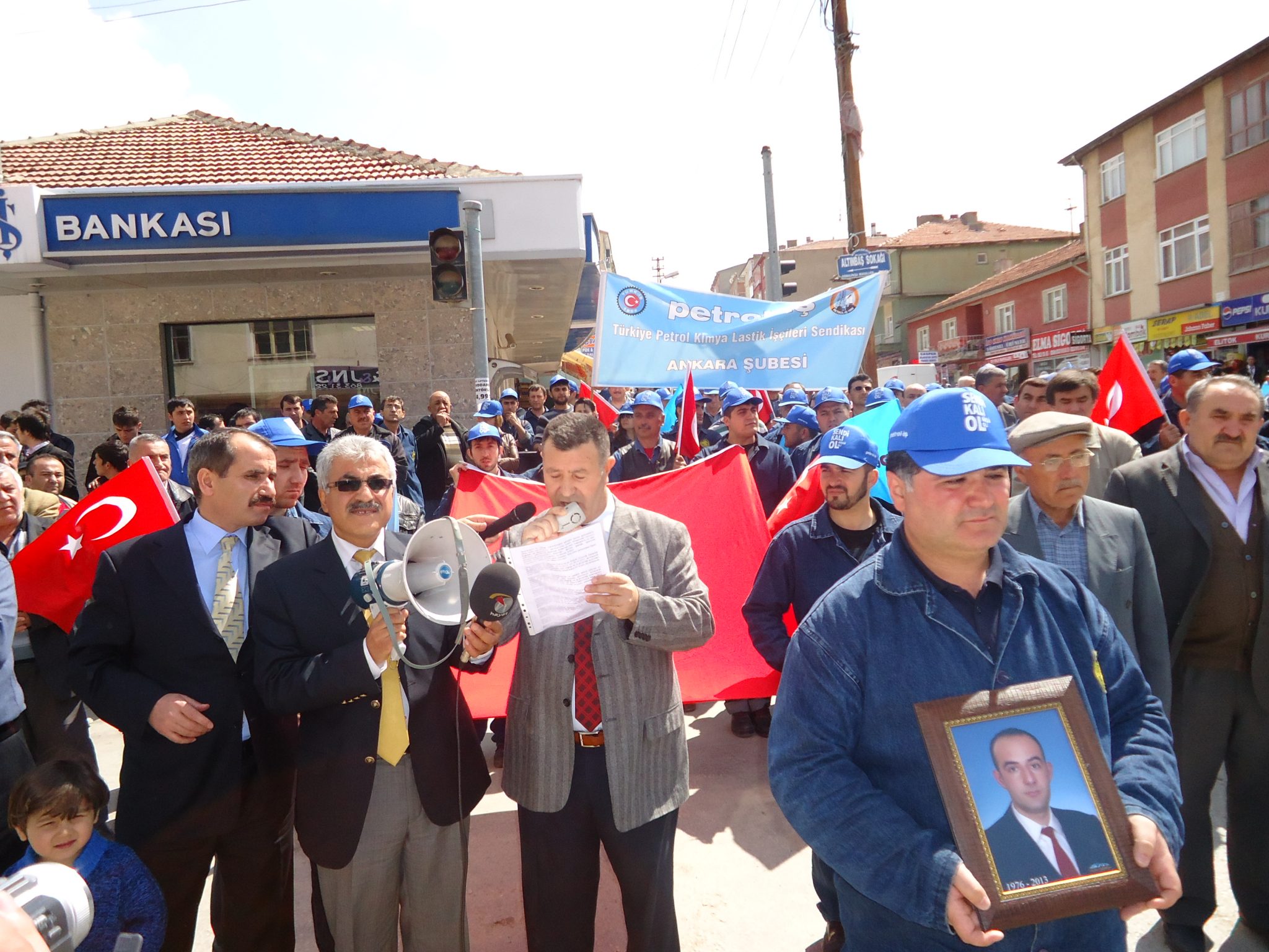 Ankara Şubemiz MKEK'teki Patlama Sonrası İş kazalarını protesto eyleminde