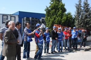 PMR KAUÇUK’ta İŞTEN ATILAN İŞÇİLER İÇİN EYLEM