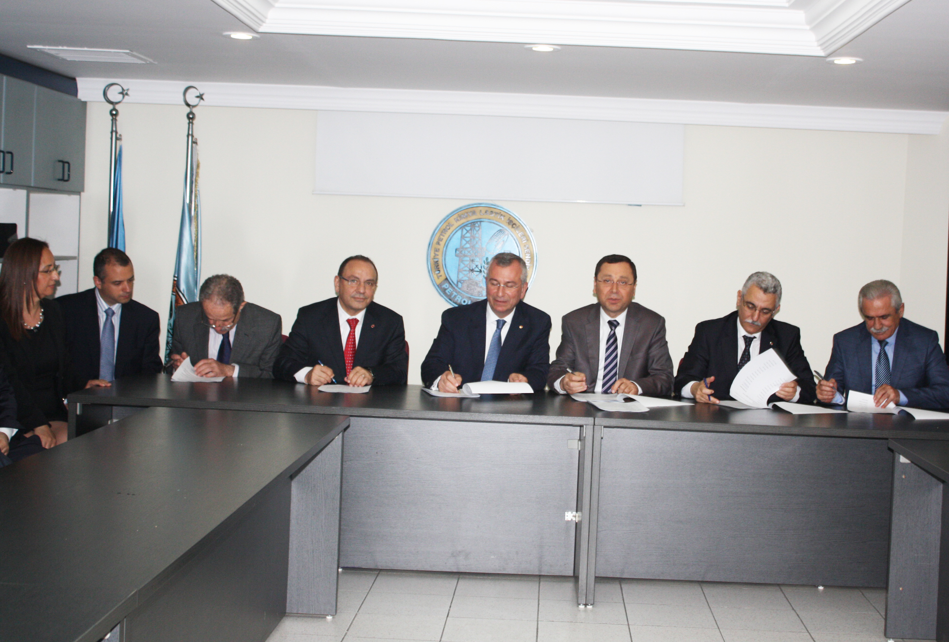 TÜPRAŞ (TÜRKİYE PETROL RAFİNERİLERİ A.Ş.) İŞLETMESİ'NDE TOPLU İŞ SÖZLEŞMESİ İMZALANDI