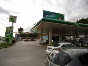 SENDİKALI OLMAYA KARŞI ÇIKAN İŞVERENDEN MUTLULUK PANKARTI