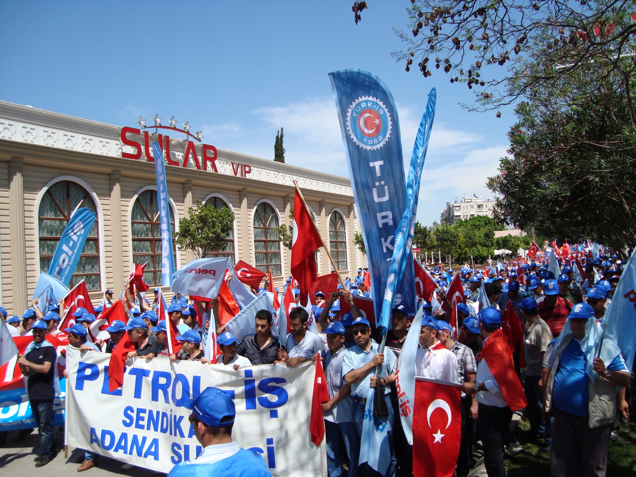 ADANA ŞUBEMİZ 1 MAYIS'TA ALANLARDAYDI