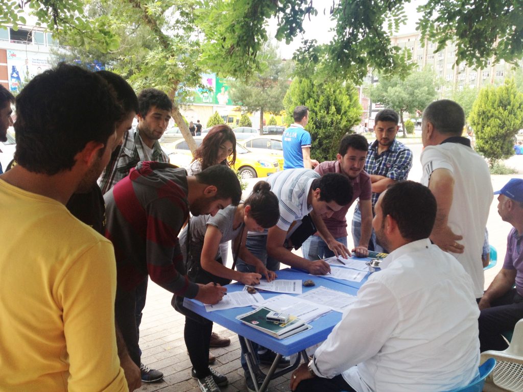 BATMAN'DA İKİ YERDE STAND AÇILDI