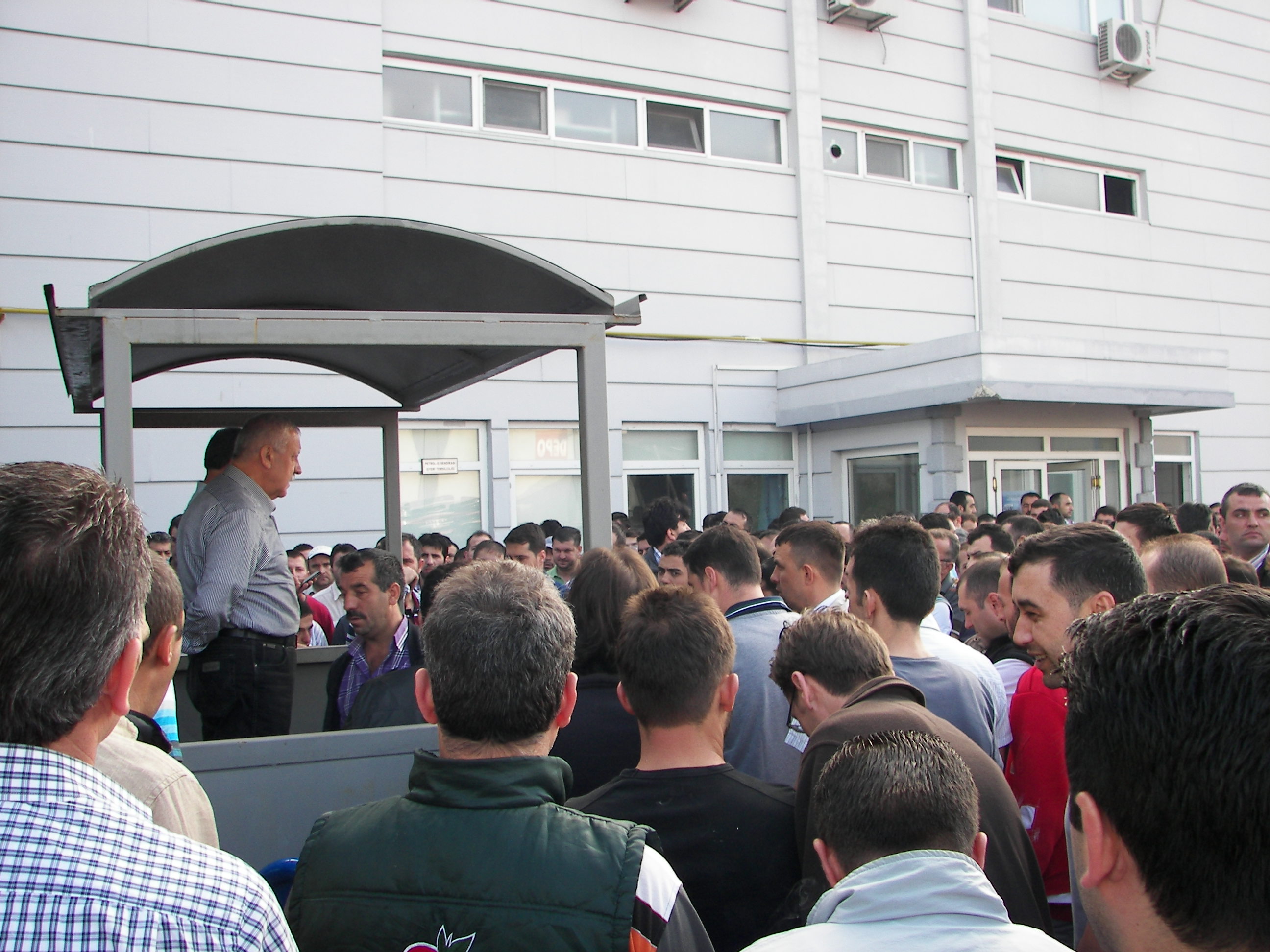 Polimer Kauçuk ve Pazarlama San A.Ş. İşletmesi’nde Grev Kararı Alındı