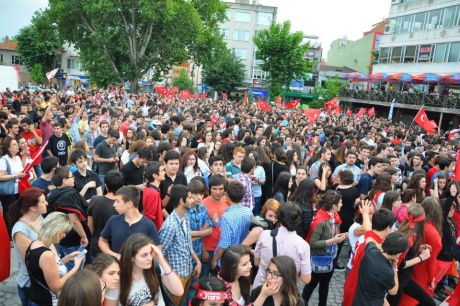 Demokrasi seçim sandığından ibaret değildir