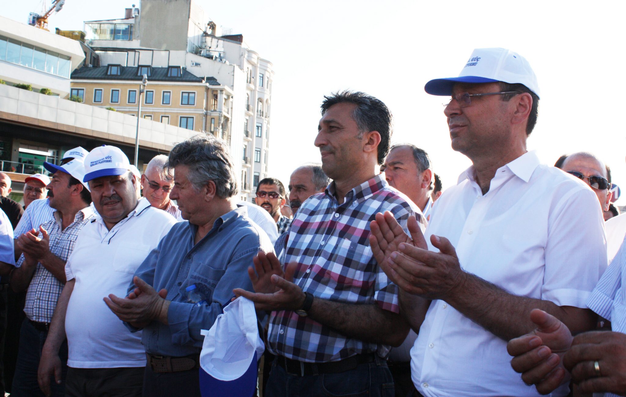 HERKES KENDİNİ ÖZGÜRCE İFADE EDEBİLSİN