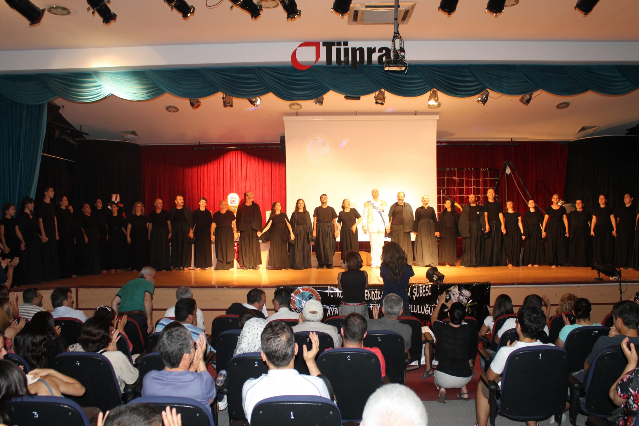 Aliağa Şube Ayaktakımı Tiyatro Topluluğumuz “Şahlar ve Piyonlar” Adlı Oyunu Sergiledi