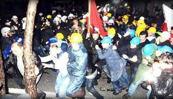 Yatağan işçileri AKP’ye yürüdü, polis saldırdı, işçiler geri adım atmadı