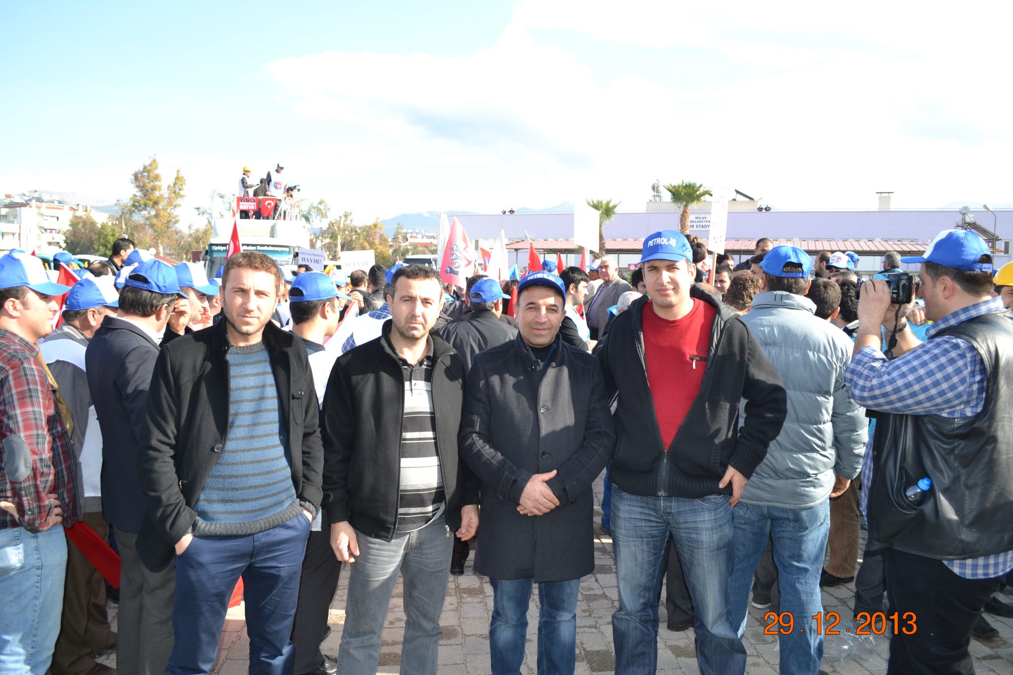 Bursa Şubemiz 29 Aralık Milas Mitingi'nde direnişçi işçilerin yanındaydı YATAĞAN İŞÇİSİ YALNIZ DEĞİLDİR!