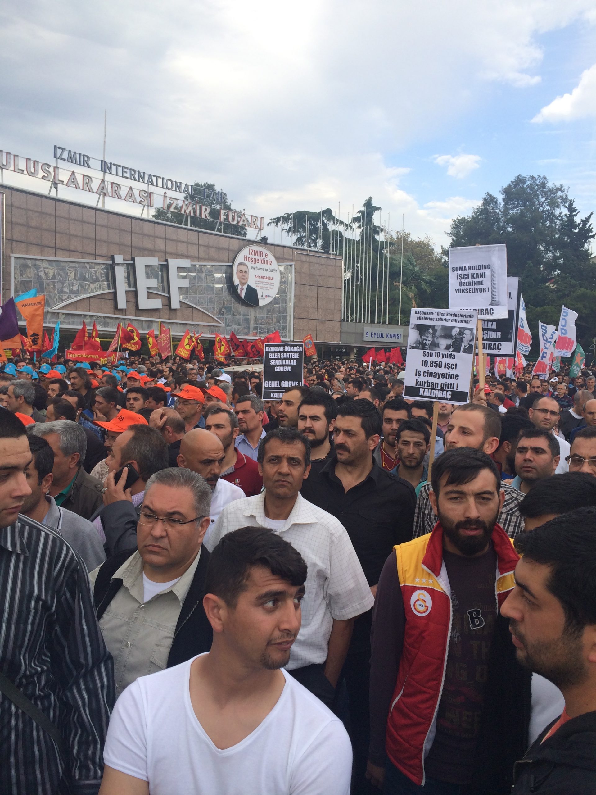 İzmir'de Soma İçin İş Bırakma