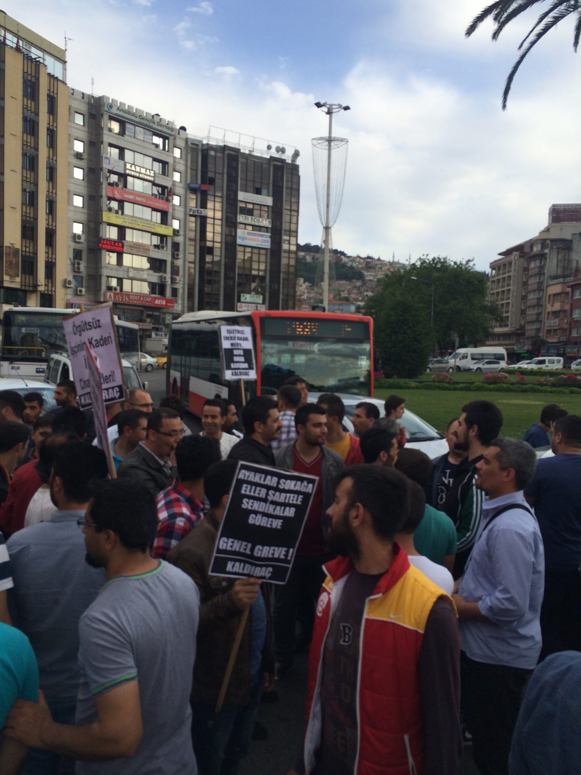 İzmir'de Soma İçin İş Bırakma