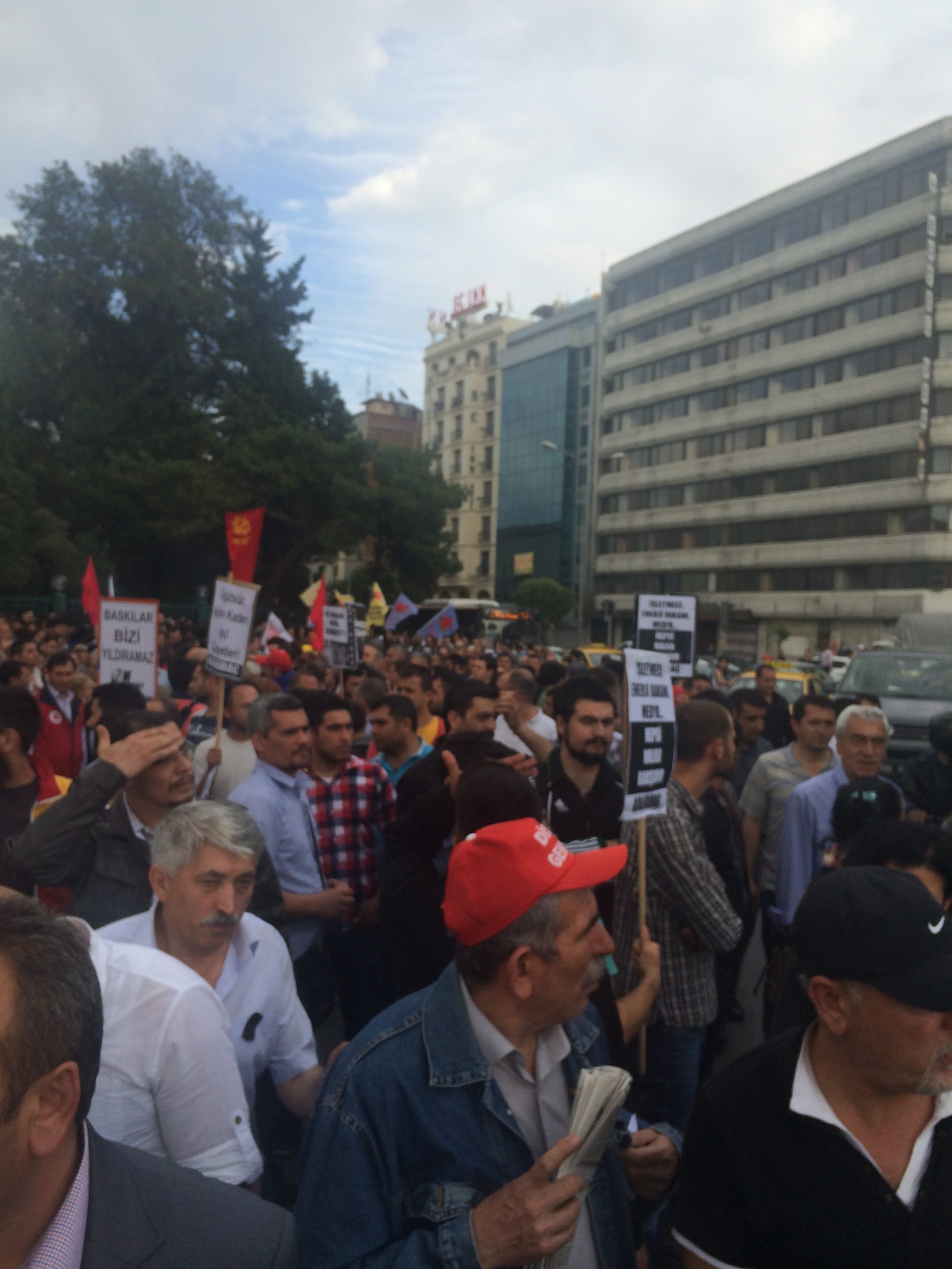 İzmir'de Soma İçin İş Bırakma