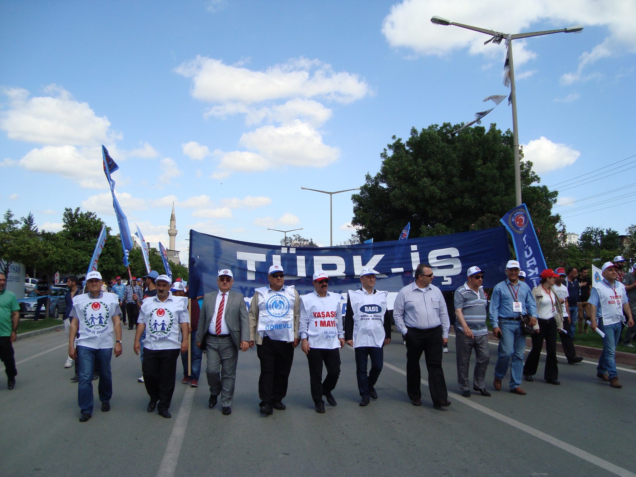 Adana'da 1 Mayıs Tüm Coşkusuyla Halaylarla Kutlandı