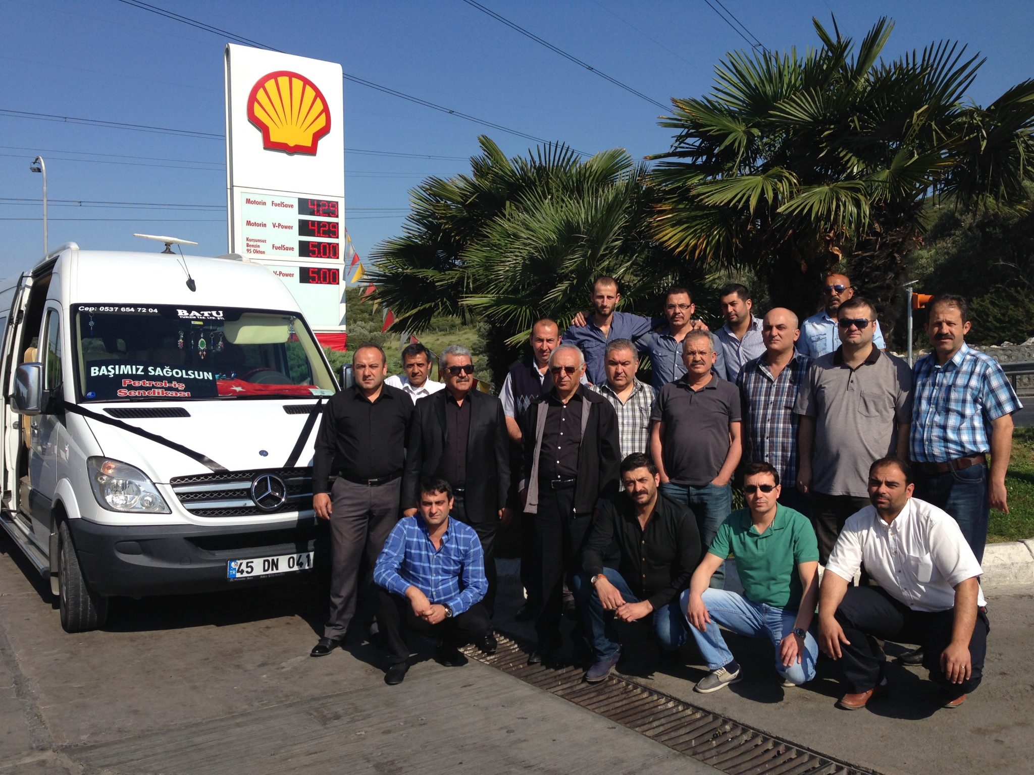 İzmir Şubemizden Soma Şehitlerine Kırmızı Karanfil