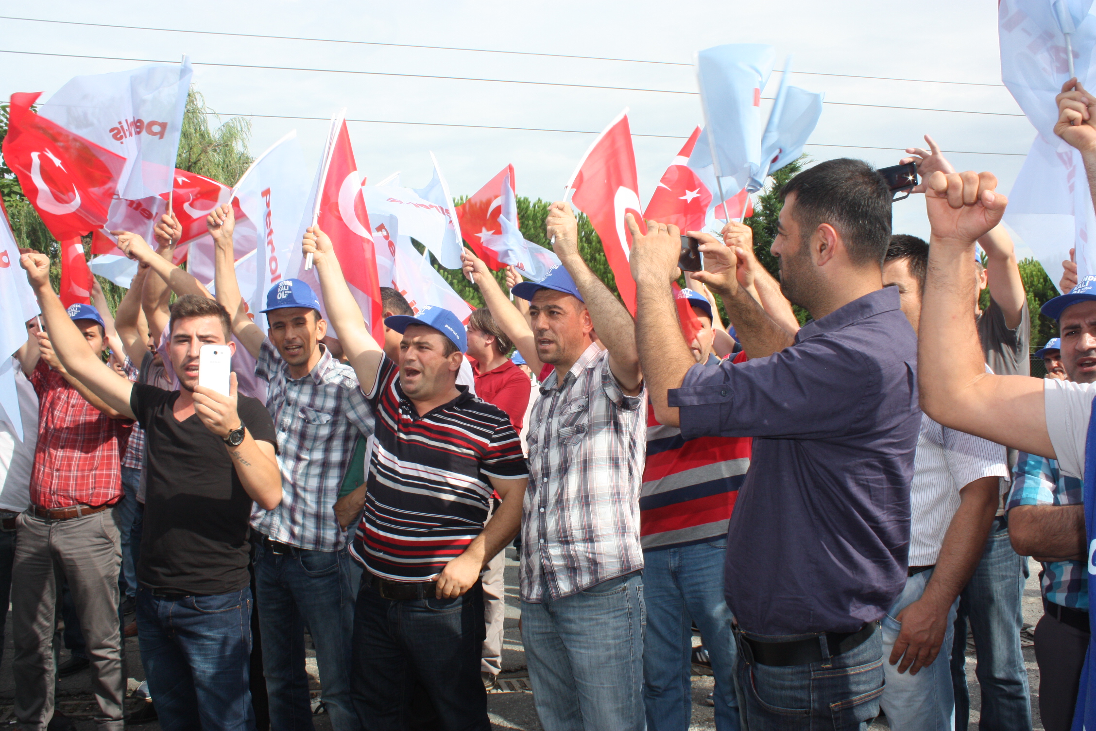 DİRENİŞİMİZ BÜYÜYEREK DEVAM EDİYOR