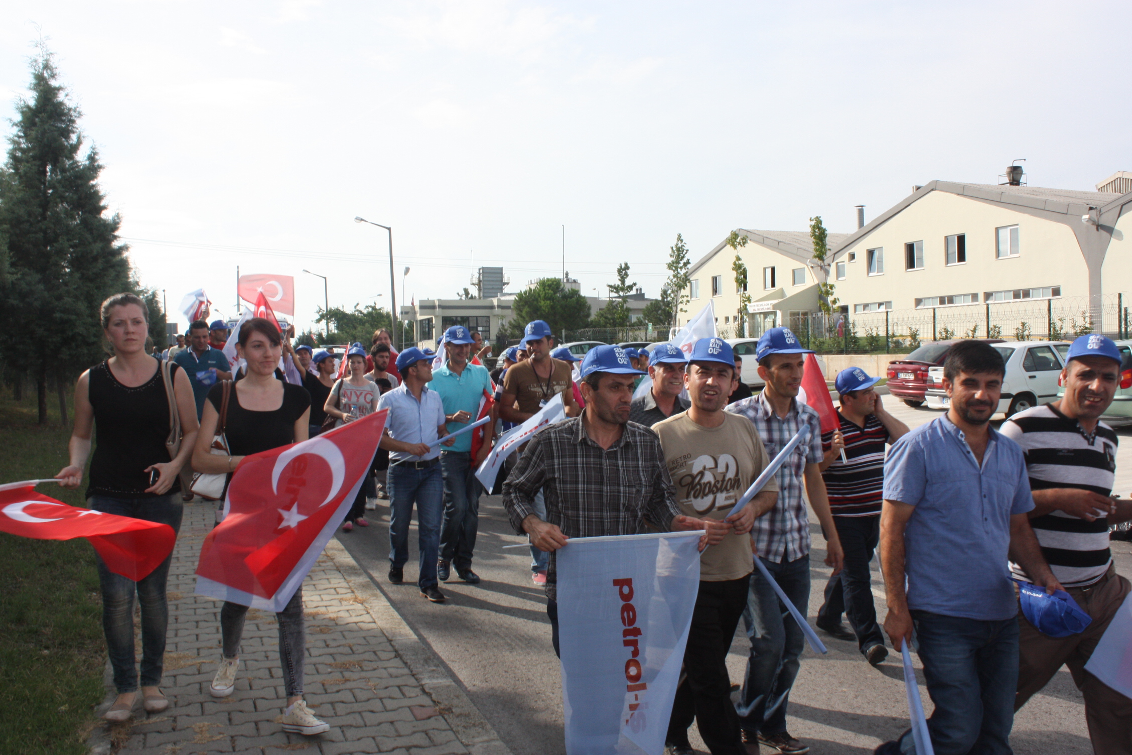 DİRENİŞİMİZ BÜYÜYEREK DEVAM EDİYOR