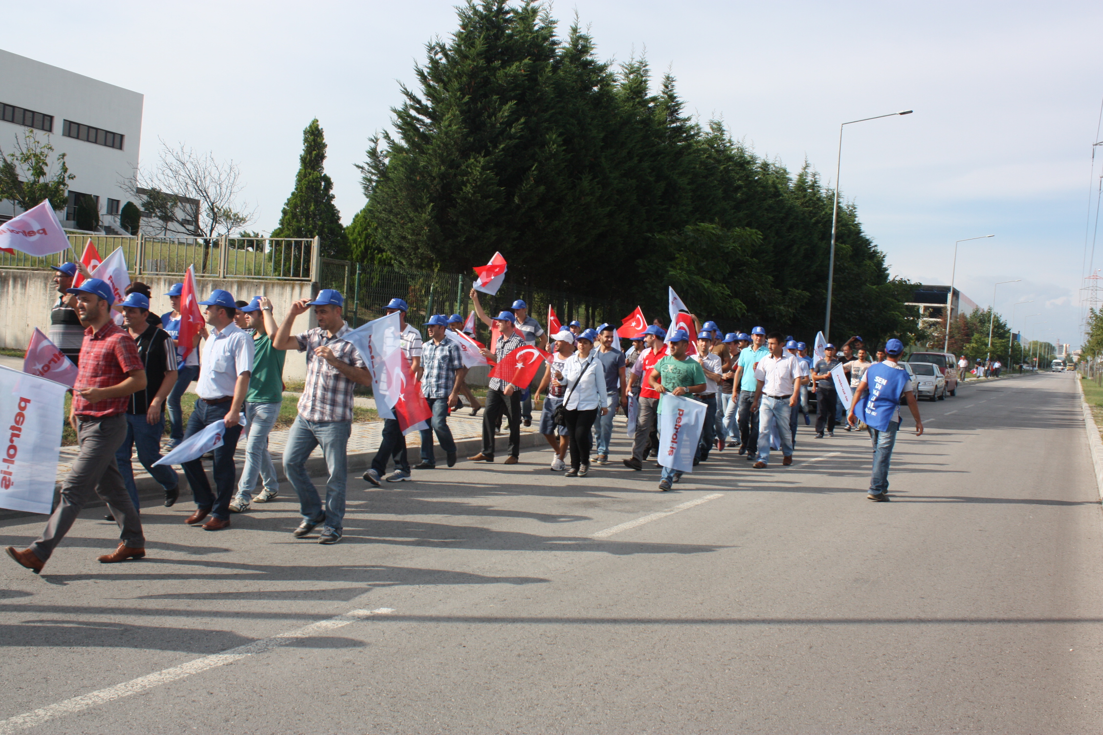 DİRENİŞİMİZ BÜYÜYEREK DEVAM EDİYOR