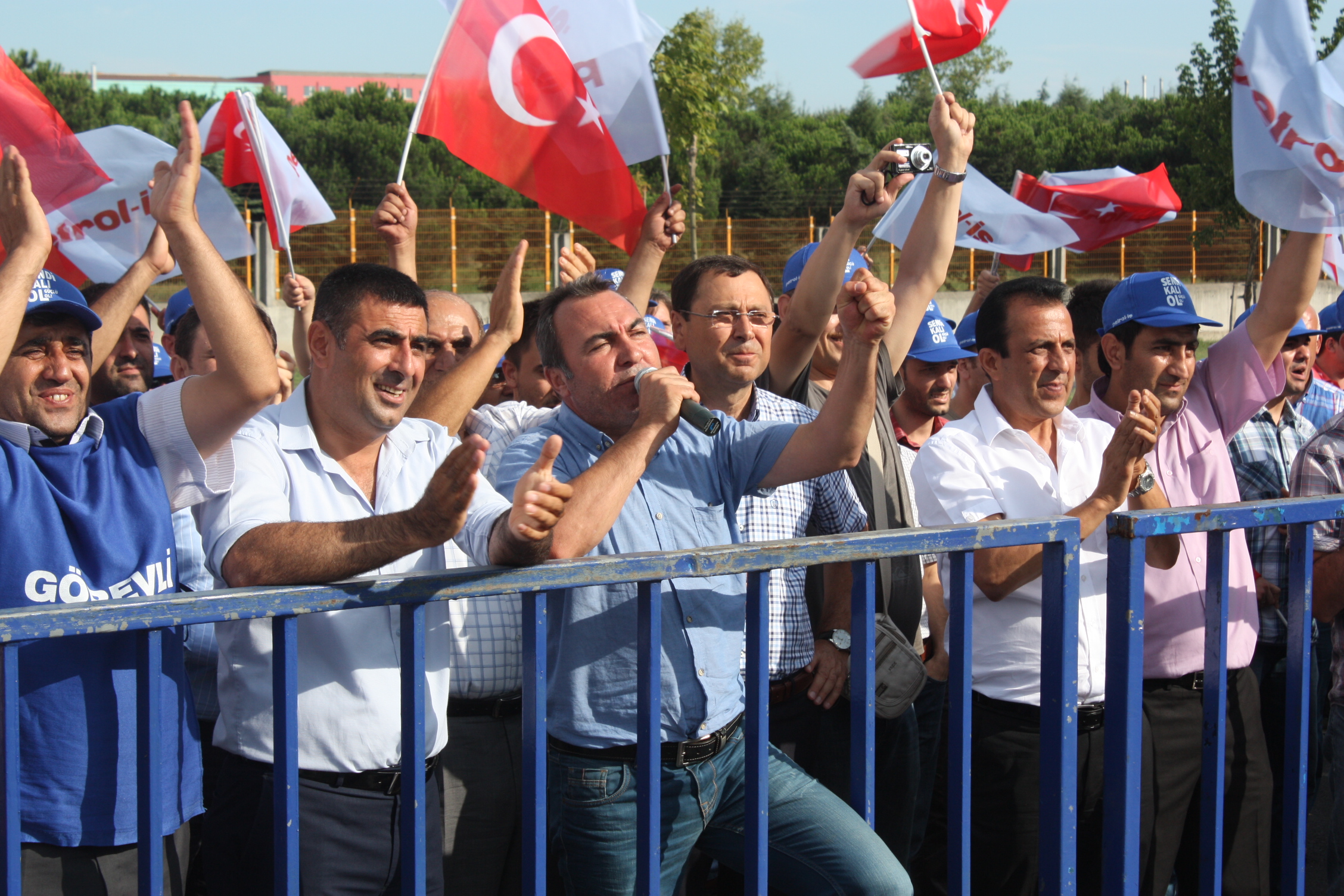 DİRENİŞİMİZ BÜYÜYEREK DEVAM EDİYOR