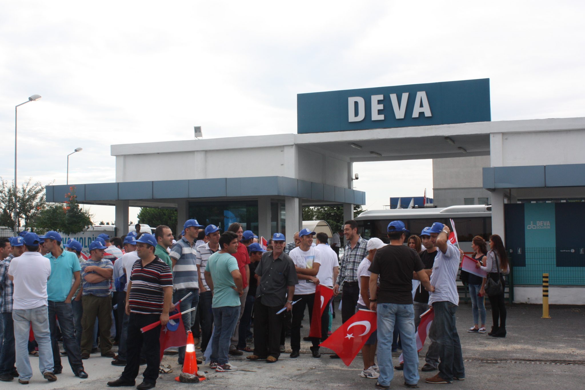 İŞÇİLERİN SENDİKALARINI ÖZGÜRCE SEÇMELERİ MEŞRU VE YASAL HAKLARIDIR