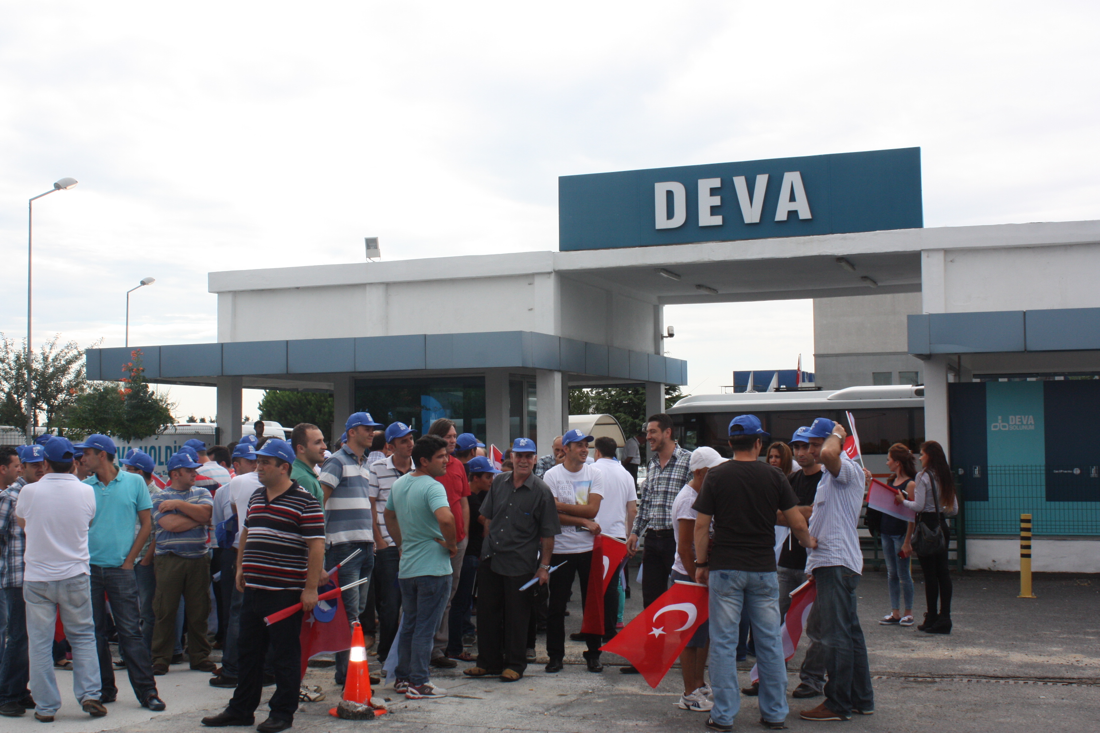 İŞÇİLERİN SENDİKALARINI ÖZGÜRCE SEÇMELERİ MEŞRU VE YASAL HAKLARIDIR