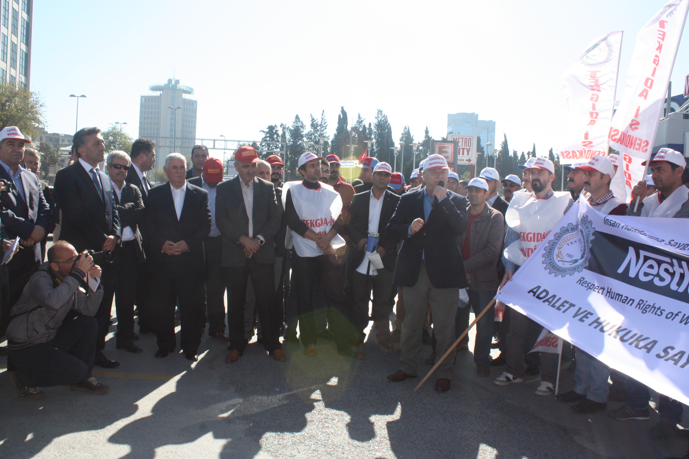 Petrol-İş Sendikası da Destek İçin Oradaydı