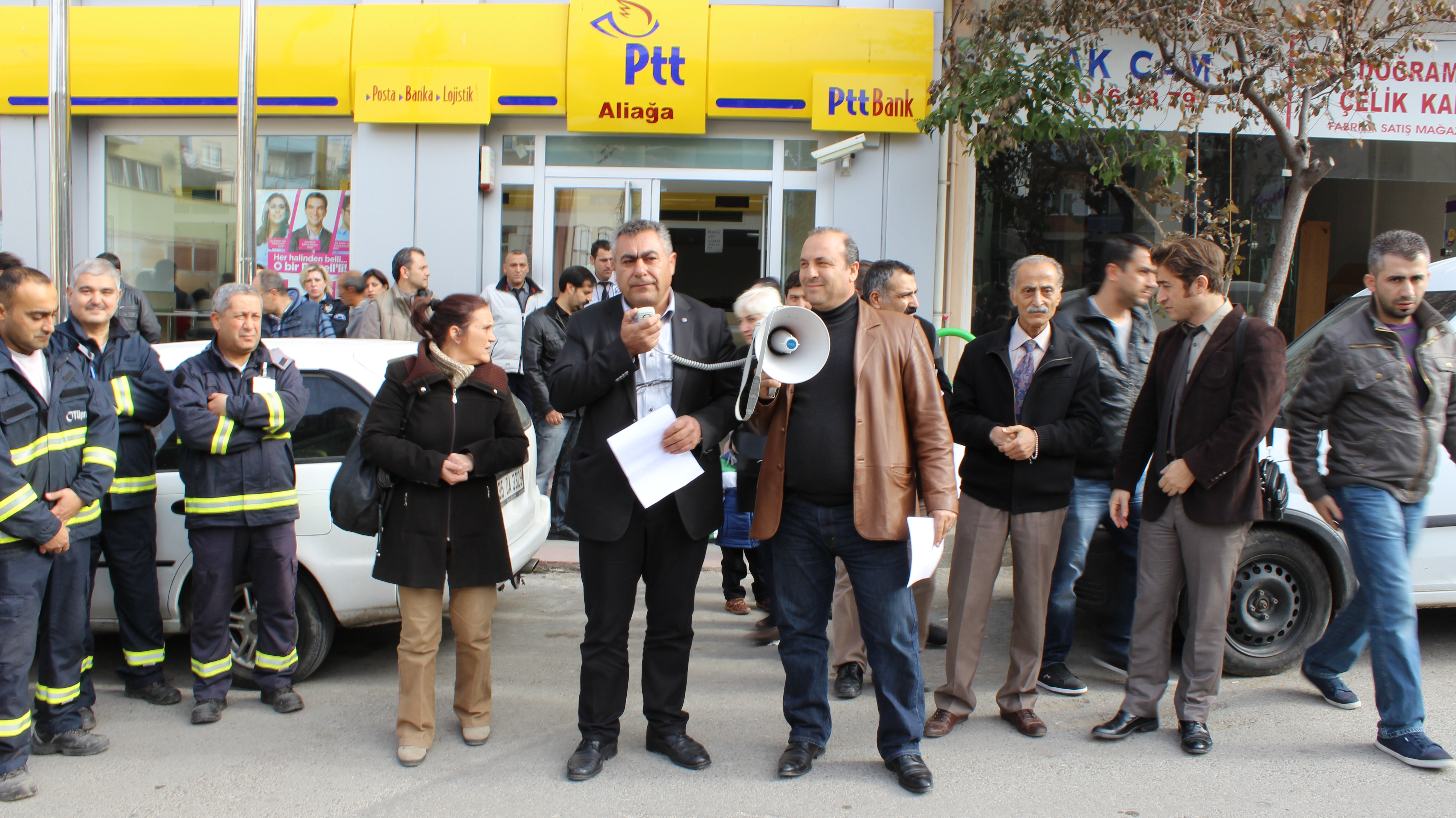 Aliağa’da Asgari Ücret İçin Toplanan İmzalar TBMM’ye Gönderildi