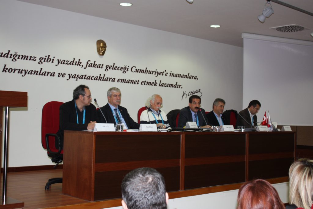 Sempozyumda 'Çalışma Hakkı' kavramı farklı boyutlarıyla ele alındı