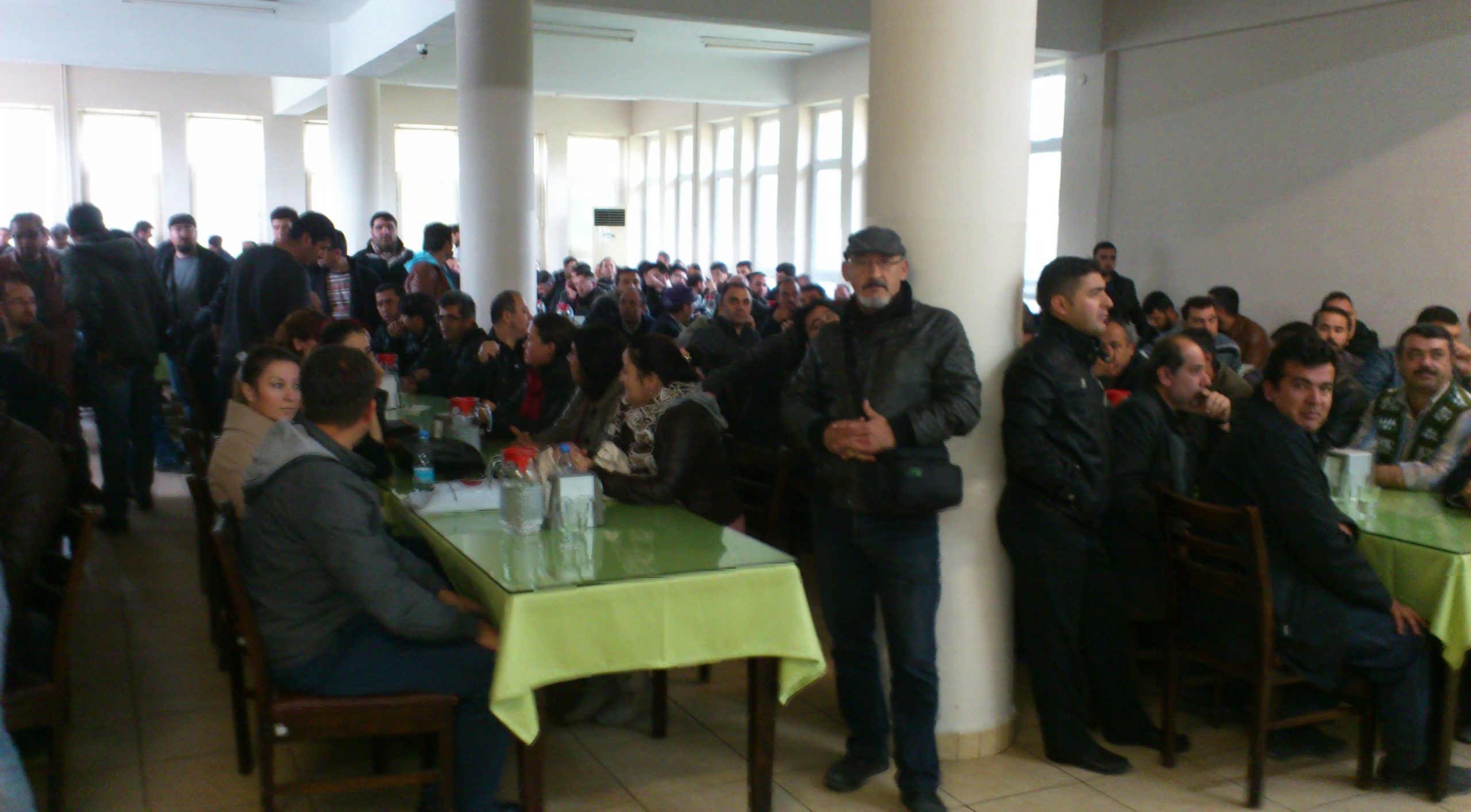 ONURLU DİRENİŞİNİZİN YANINDAYIZ