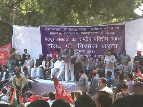 Hindistan'da iş yasasında değişikliğe karşı ülke çapında gösteriler