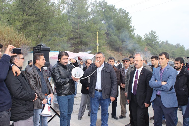 ONURLU DİRENİŞİNİZİN YANINDAYIZ