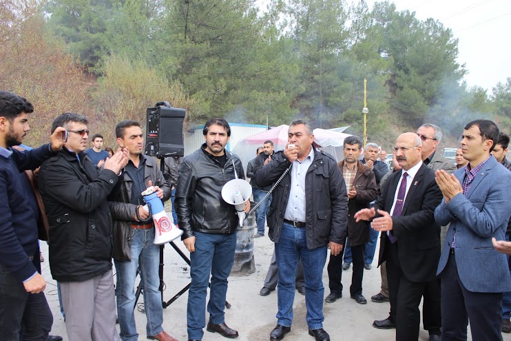 ONURLU DİRENİŞİNİZİN YANINDAYIZ