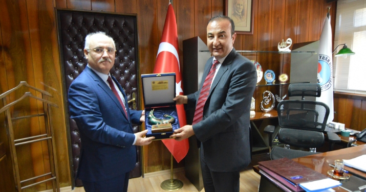 Petrol-İş Sendikası Adana Şubesi Ceyhan Belediye Başkanını Ziyaret Etti