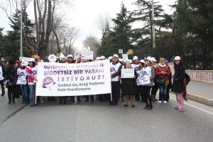 “Güvenceli ve Sendikalı İş, Şiddetsiz Bir Yaşam İstiyoruz!”