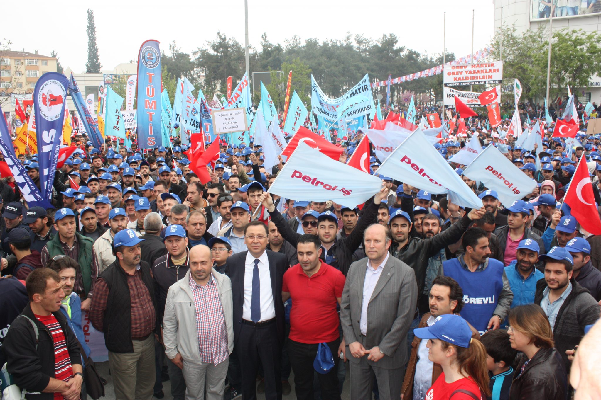 Geleceğimize sahip çıkmak için alanlardayız