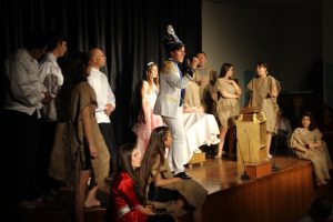 Ayaktakımı Tiyatro Grubu Çocuklar İçin Oynadı