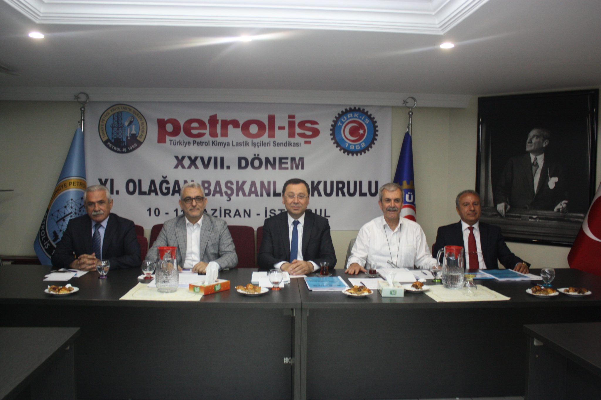 Demokratikleşmenin Önündeki Engeller Kaldırılsın