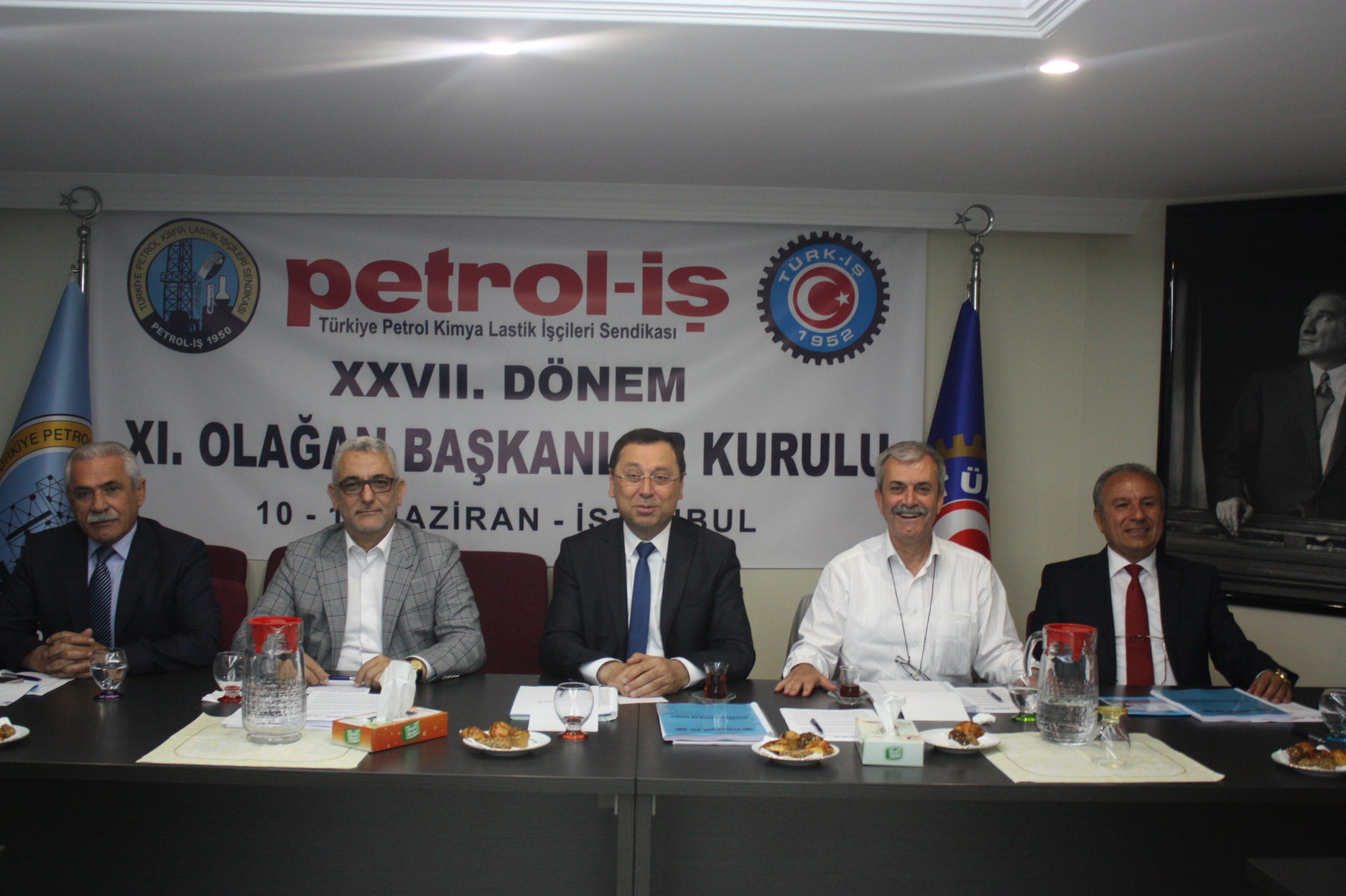 Demokratikleşmenin Önündeki Engeller Kaldırılsın