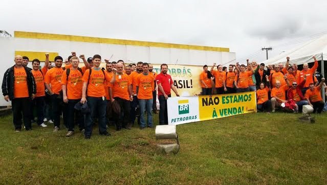 Brezilya'da petrol işçileri Petrobras'ı savunmak için grevde