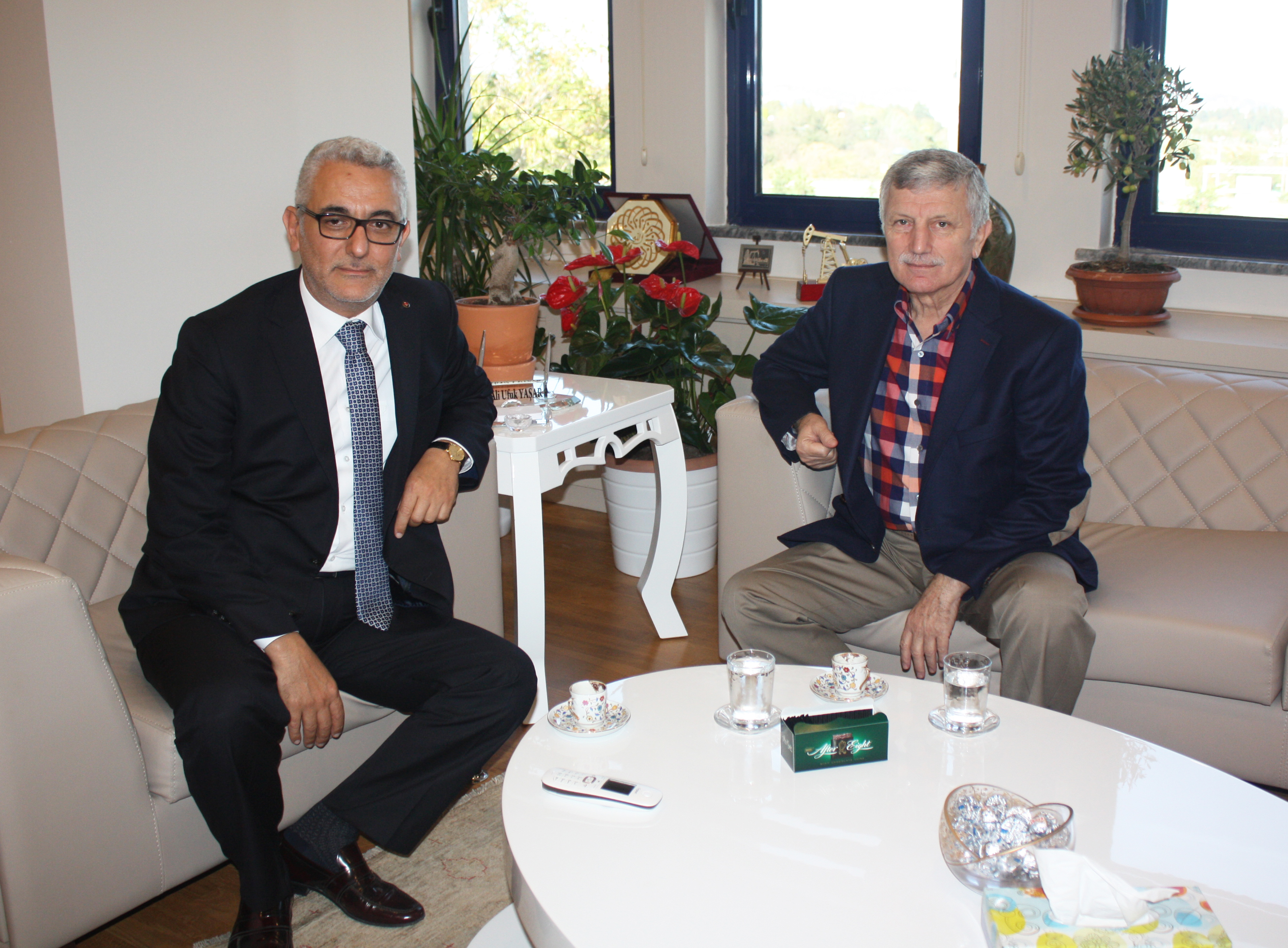 Eski Bakan Osman Pepe Petrol-İş'teydi