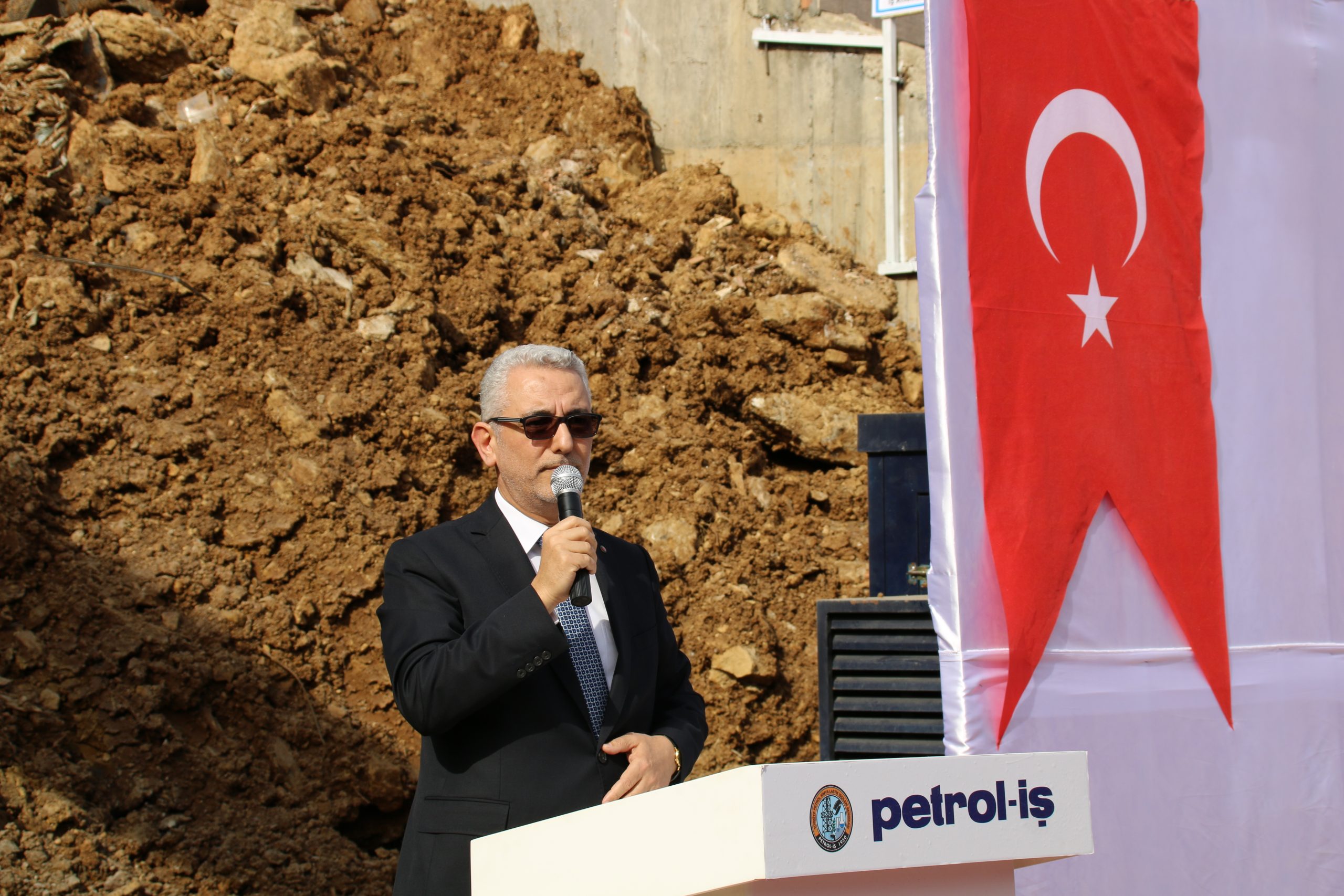 Üsküdar-Burhaniye'de Eğitim Tesisi ve Misafirhanesi Temel Atma Töreni ve Sendikamızın Yeni yapılan salonlarının açılışı